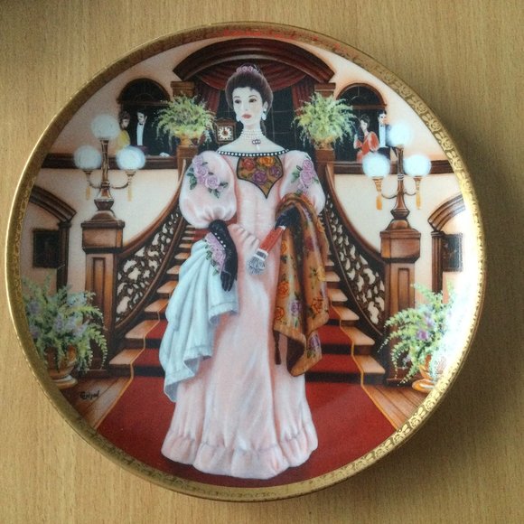AVON president's club award collector plate "A valued tradition" 2000-2001 ltd e - Picture 1 of 5